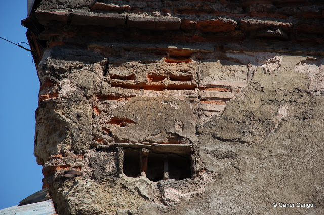 Balat'ta Eski Bir Han'ın Üzerindeki Kuş Evi