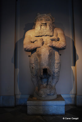 Tanrı Bes Heykeli