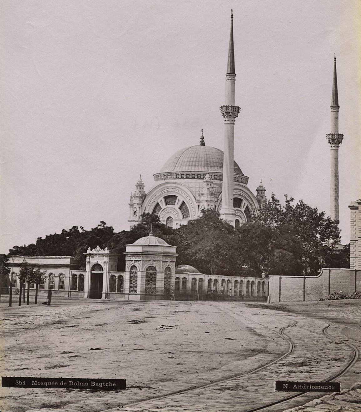 Dolmabahçe Camii / Nikolai Andreomenos fotoğrafı
